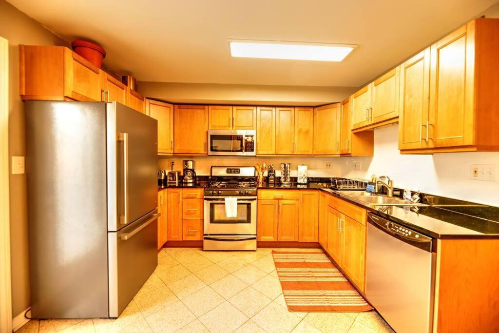 Spacious Row Home Next Transit Near Downtown W Parking Chicago Exterior foto