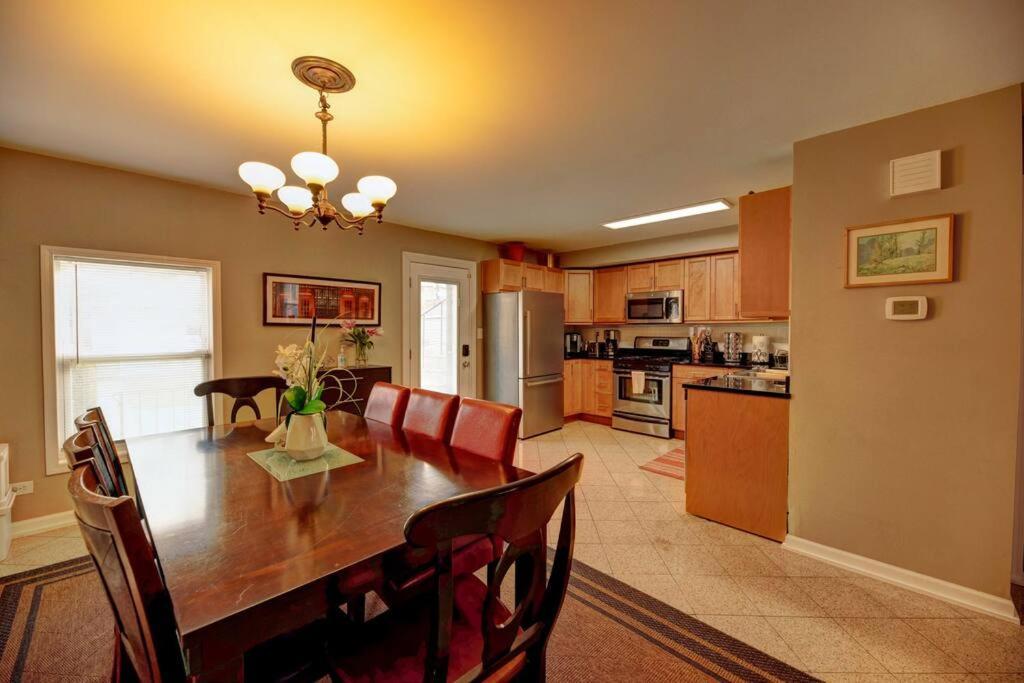 Spacious Row Home Next Transit Near Downtown W Parking Chicago Exterior foto